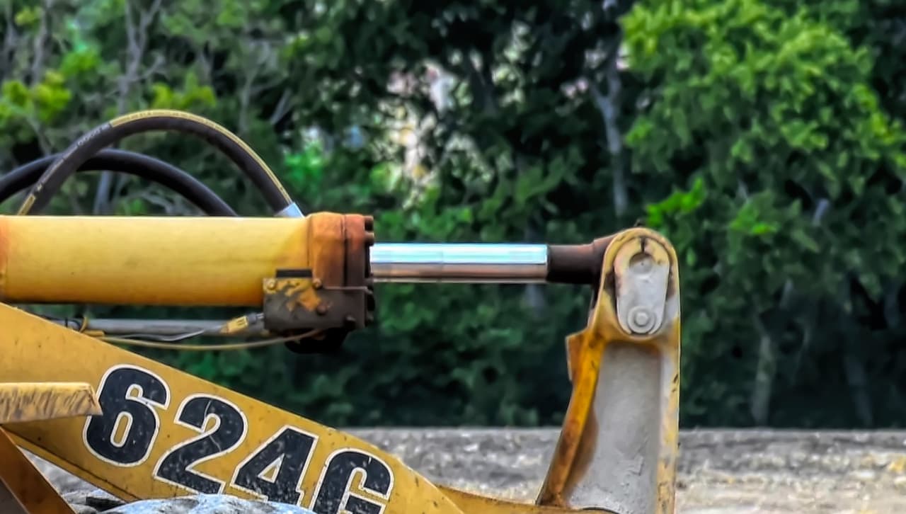 Hydraulikzylinder mit hartverchromter Kolbenstange