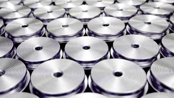 Pistones de freno con recubrimiento de níquel químico de medio contenido en fósforo Niplate 600