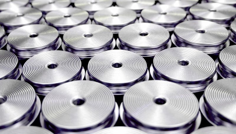 Brake pistons with Niplate 600 medium phosphorus electroless nickel plating